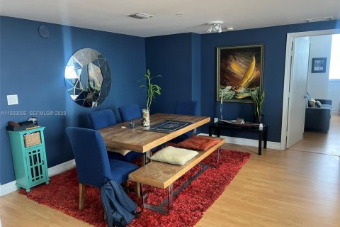 Condo in Miami, Florida, 2 bedrooms № 1989668 - photo 4