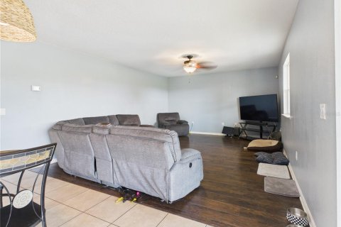 Casa en venta en Auburndale, Florida, 4 dormitorios, 274.71 m2 № 1654380 - foto 9