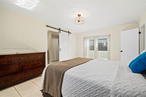 Casa en venta en Miami, Florida, 4 dormitorios, 196.21 m2 № 1858798 - foto 23
