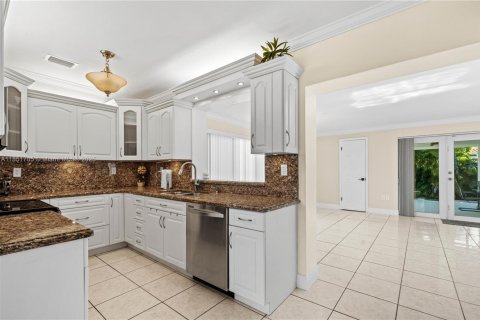Casa en venta en Miami, Florida, 4 dormitorios, 196.21 m2 № 1858798 - foto 18