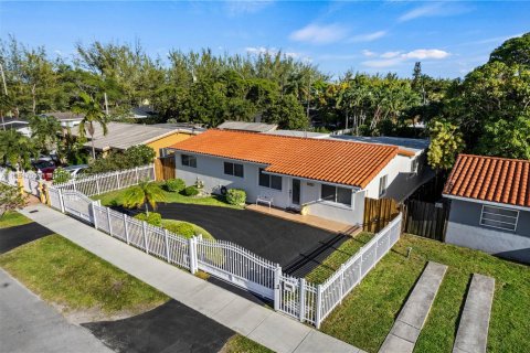 Casa en venta en Miami, Florida, 4 dormitorios, 196.21 m2 № 1858798 - foto 6