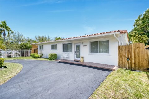 Casa en venta en Miami, Florida, 4 dormitorios, 196.21 m2 № 1858798 - foto 3