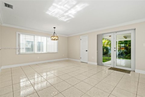 Casa en venta en Miami, Florida, 4 dormitorios, 196.21 m2 № 1858798 - foto 10
