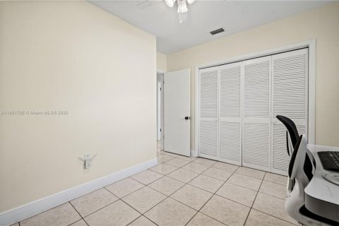 Casa en venta en Miami, Florida, 4 dormitorios, 196.21 m2 № 1858798 - foto 29