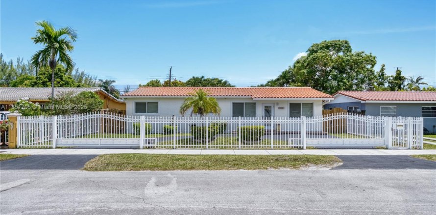 Casa en Miami, Florida 4 dormitorios, 196.21 m2 № 1858798