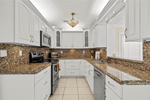 Casa en venta en Miami, Florida, 4 dormitorios, 196.21 m2 № 1858798 - foto 17