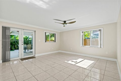 Casa en venta en Miami, Florida, 4 dormitorios, 196.21 m2 № 1858798 - foto 13