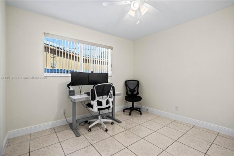 Casa en venta en Miami, Florida, 4 dormitorios, 196.21 m2 № 1858798 - foto 27