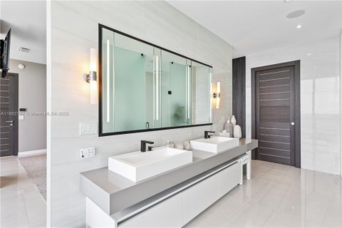 Condo in Fort Lauderdale, Florida, 4 bedrooms  № 1953400 - photo 21