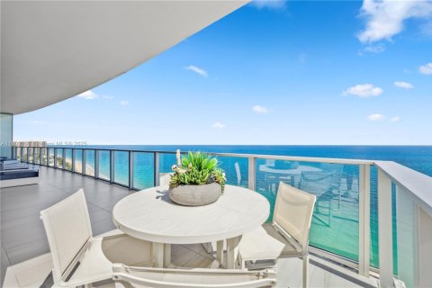 Condo in Fort Lauderdale, Florida, 4 bedrooms  № 1953400 - photo 11