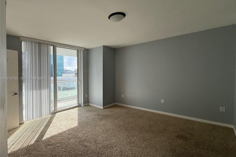 Снять в аренду кондоминиум в Майами, Флорида 2 спальни, 116.69м2, № 2082486 - фото 18