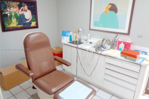 Купить коммерческую недвижимость в Санрайз, Флорида № 1961334 - фото 10