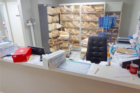 Купить коммерческую недвижимость в Санрайз, Флорида № 1961334 - фото 9