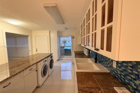 Condo in Delray Beach, Florida, 2 bedrooms  № 1987175 - photo 8