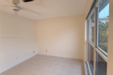 Condo in Delray Beach, Florida, 2 bedrooms  № 1987175 - photo 13