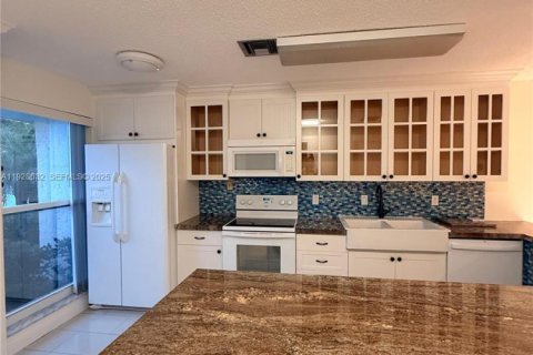 Condo in Delray Beach, Florida, 2 bedrooms  № 1987175 - photo 3