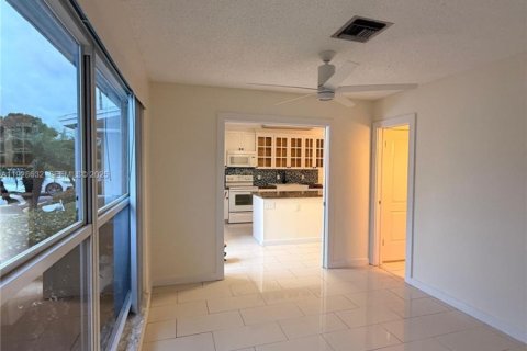 Condo in Delray Beach, Florida, 2 bedrooms  № 1987175 - photo 15