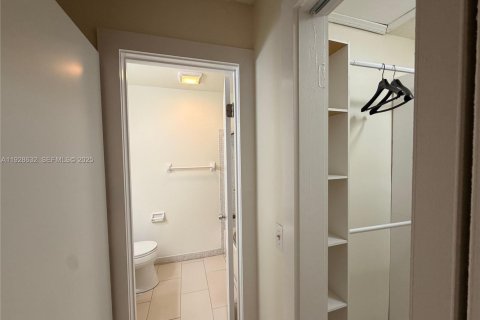 Condo in Delray Beach, Florida, 2 bedrooms  № 1987175 - photo 21