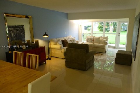 Condo in Delray Beach, Florida, 2 bedrooms  № 1987175 - photo 2