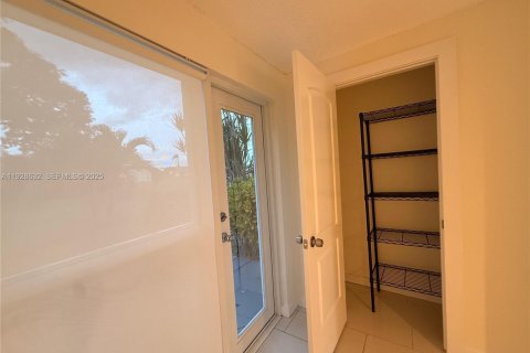 Condo in Delray Beach, Florida, 2 bedrooms  № 1987175 - photo 17