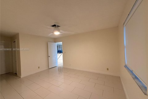 Condo in Delray Beach, Florida, 2 bedrooms  № 1987175 - photo 23