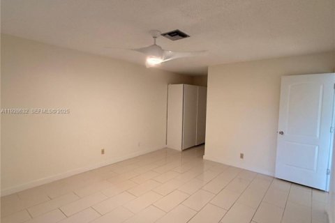 Condo in Delray Beach, Florida, 2 bedrooms  № 1987175 - photo 25