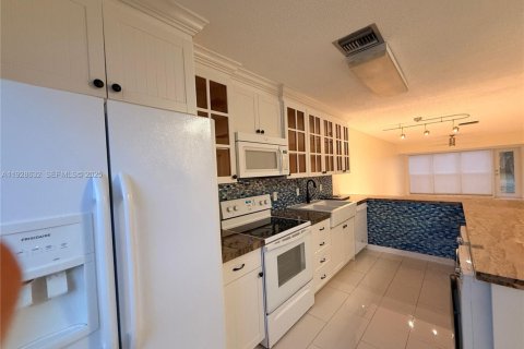 Condo in Delray Beach, Florida, 2 bedrooms  № 1987175 - photo 6