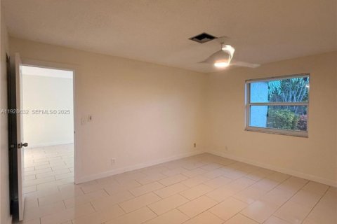 Condo in Delray Beach, Florida, 2 bedrooms  № 1987175 - photo 18