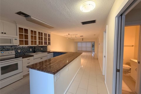 Condo in Delray Beach, Florida, 2 bedrooms  № 1987175 - photo 7