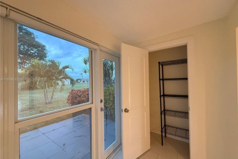 Condo in Delray Beach, Florida, 2 bedrooms  № 1987175 - photo 16