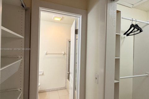 Condo in Delray Beach, Florida, 2 bedrooms  № 1987175 - photo 22