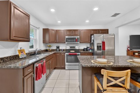 Townhouse in Lakeland, Florida 3 bedrooms, 164.53 sq.m. № 2120614 - photo 21