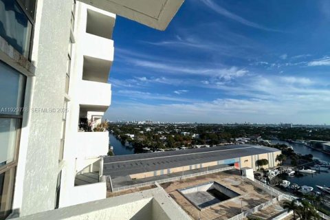 Condo in North Miami, Florida, 2 bedrooms  № 2263824 - photo 16