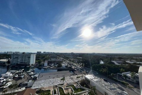 Condo in North Miami, Florida, 2 bedrooms  № 2263824 - photo 18