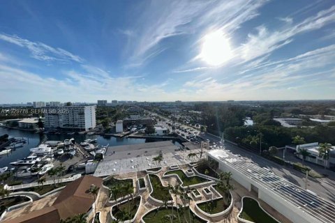 Condo in North Miami, Florida, 2 bedrooms  № 2263824 - photo 3