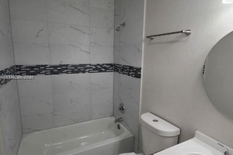 Appartement à louer à Pompano Beach, Floride: 2 chambres, 74.32 m2 № 2425040 - photo 3