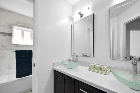 Casa en venta en Weston, Florida, 4 dormitorios, 215.72 m2 № 1929707 - foto 19