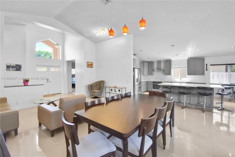 Casa en venta en Weston, Florida, 4 dormitorios, 215.72 m2 № 1929707 - foto 8