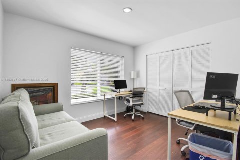 Casa en venta en Weston, Florida, 4 dormitorios, 215.72 m2 № 1929707 - foto 23