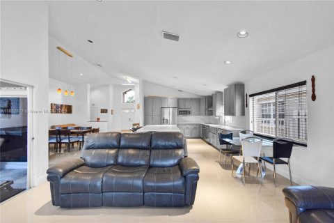 Casa en venta en Weston, Florida, 4 dormitorios, 215.72 m2 № 1929707 - foto 11