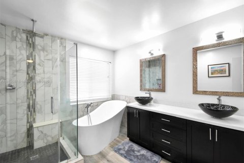 Casa en venta en Weston, Florida, 4 dormitorios, 215.72 m2 № 1929707 - foto 17