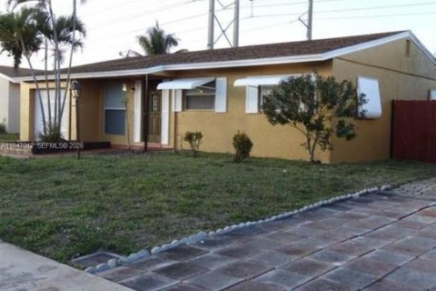 Casa en Margate, Florida 3 dormitorios, 118.64 m2 № 2003112