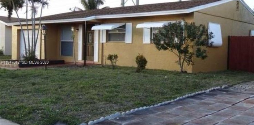 Casa en Margate, Florida 3 dormitorios, 118.64 m2 № 2003112