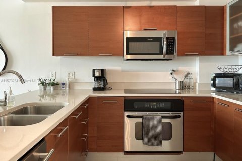 Condominio en venta en Miami, Florida, 1 dormitorio, 70.14 m2 № 1704606 - foto 1