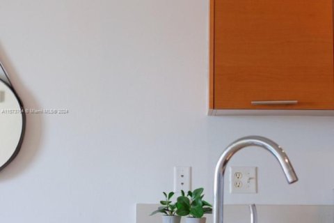 Condominio en venta en Miami, Florida, 1 dormitorio, 70.14 m2 № 1704606 - foto 10