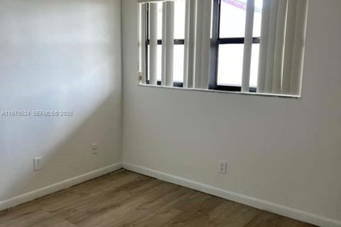 Condo in Miramar, Florida, 2 bedrooms  № 2032066 - photo 13