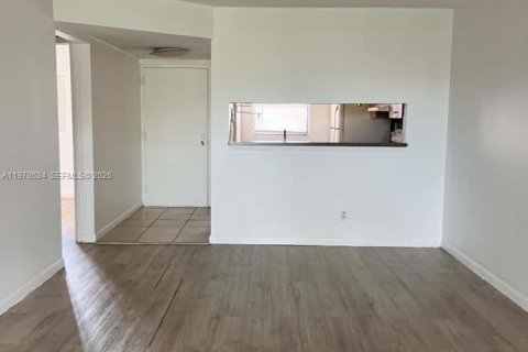 Condo in Miramar, Florida, 2 bedrooms  № 2032066 - photo 12