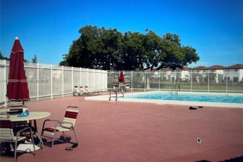 Condo in Miramar, Florida, 2 bedrooms  № 2032066 - photo 4