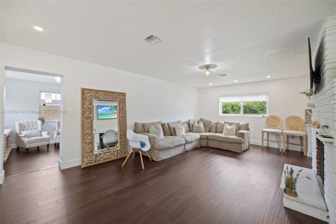 Casa en venta en Cutler Bay, Florida, 4 dormitorios, 124.86 m2 № 1898204 - foto 4