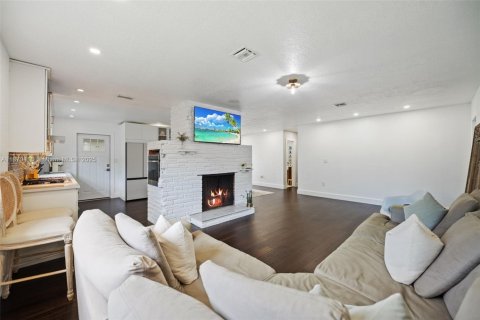 Casa en venta en Cutler Bay, Florida, 4 dormitorios, 124.86 m2 № 1898204 - foto 5